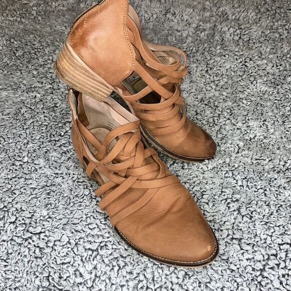 SEYCHELLES 8.5 Ankle Bootie Woven Strappy Weave CrissCross w/Low Chun… - Picture 1 of 10